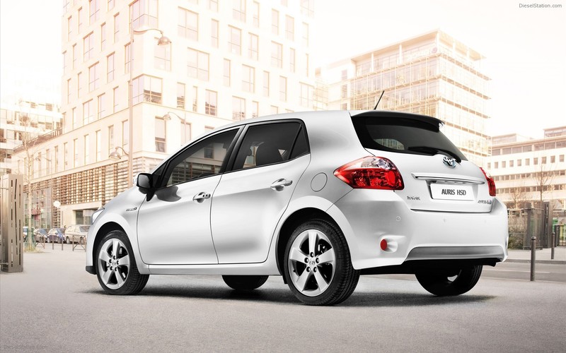 Бампер зад. Toyota Auris  2011 хэтчбек 1.8 Бензин Киев