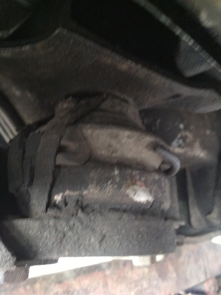 Подушка АКПП Audi A8 D2 1999 г.  2.5 л дизель Тернополь