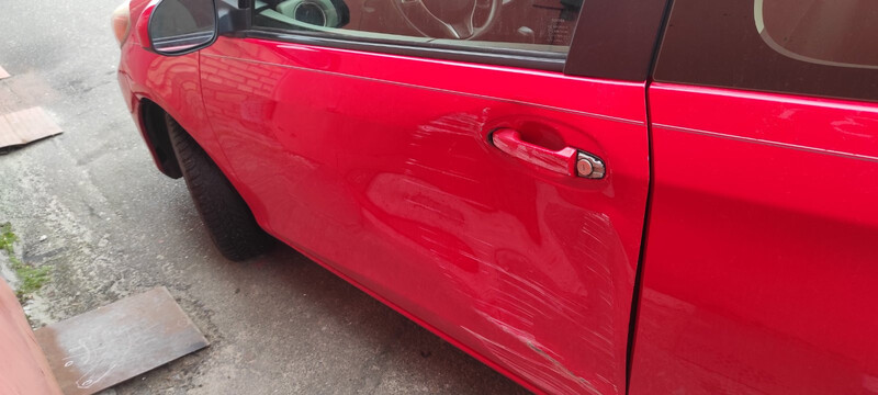 Дверь передняя левая для купе Toyota Yaris Купе 2012 купе 1.3 Бензин Киев