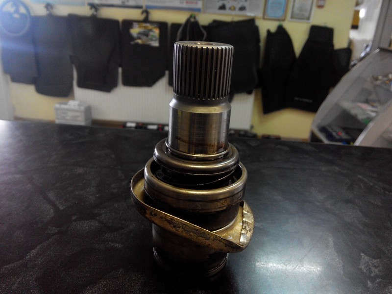 Полуосевой вал Volkswagen Sharan  2002 1.9 Дизель Ужгород