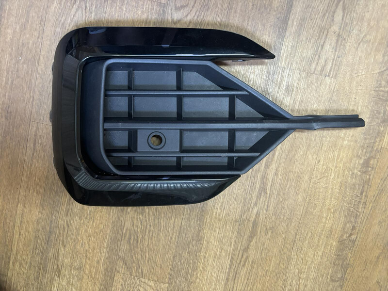 Решетка бампера правая 760853598   Volkswagen Touareg