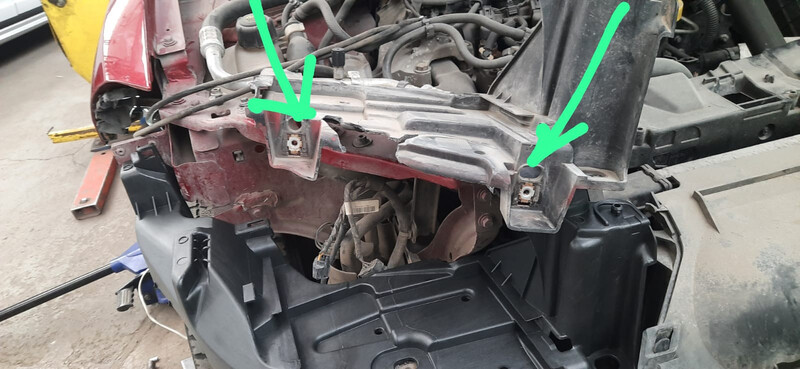 Кронштейн фари правий Renault Megane 3  2012 універсал 1.6 Дизель 