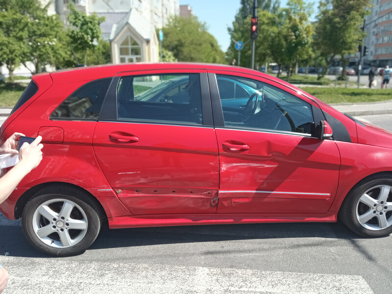 Дверка передня та задня Mercedes-Benz B-Class  2010 хэтчбек 2.0 Дизель 