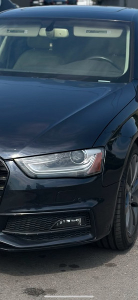 Фара передня Audi A4 B8 2012 р.  2.0 л бензин