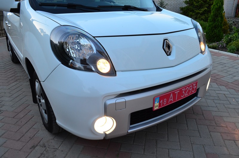 Бампер передний Renault Kangoo 2011 г.  1.5 л дизель Винница
