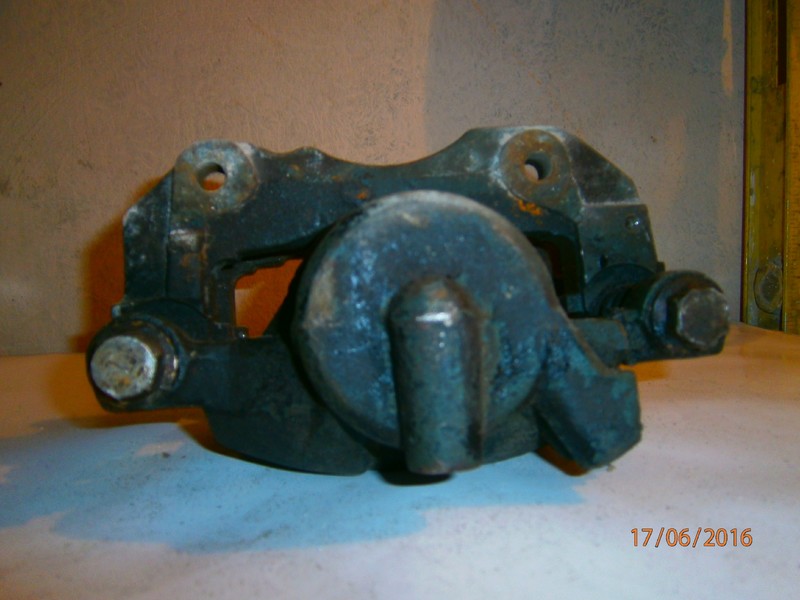 Суппорт правый передний гроз шатлл Groz Shuttle 2008 р.  2.4 л бензин Суми