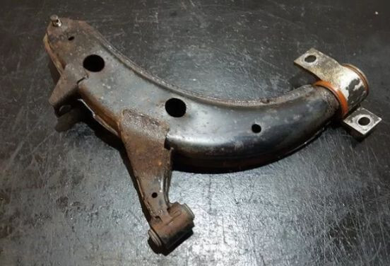 Левый передний нижний рычаг металл Subaru Impreza  2005 2.0 Бензин 