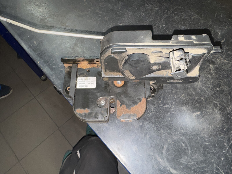 Замок ляды Mercedes-Benz Viano  2006  Дизель Ахтырка