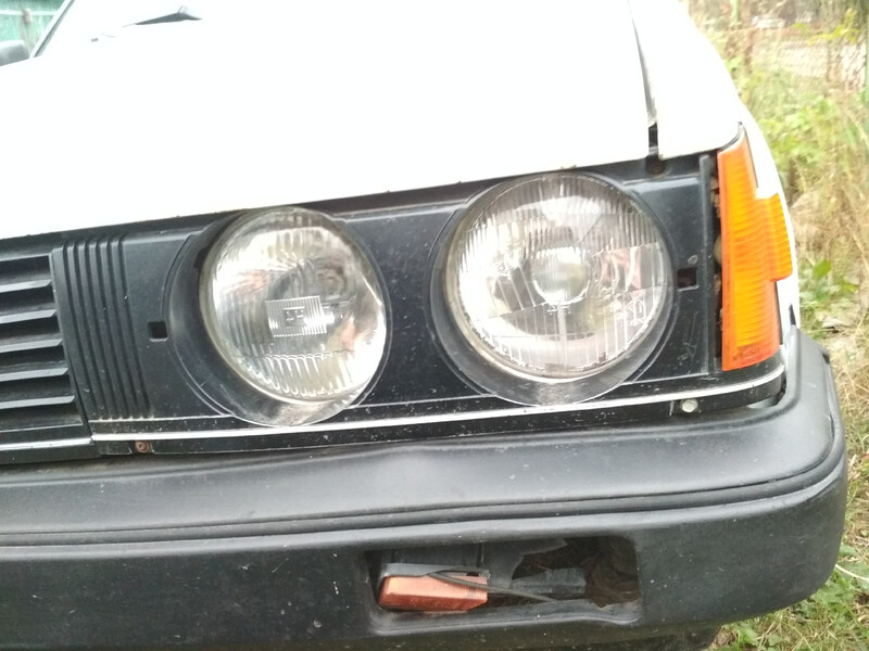 Очки левые Toyota Carina  1984 універсал 1.5 Бензин 