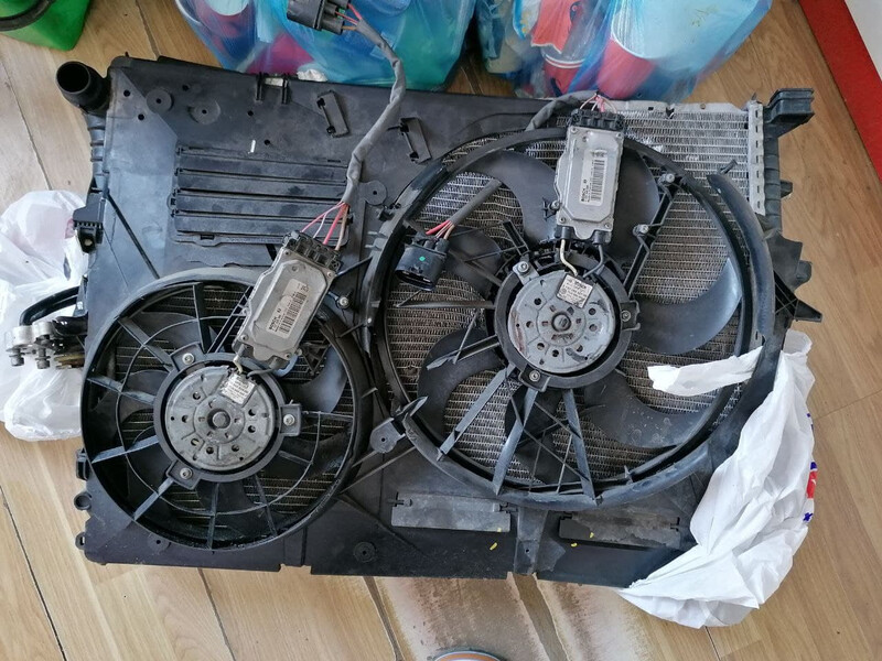 Касета радиаторов Audi Q7 2014 г.  3.0 л бензин