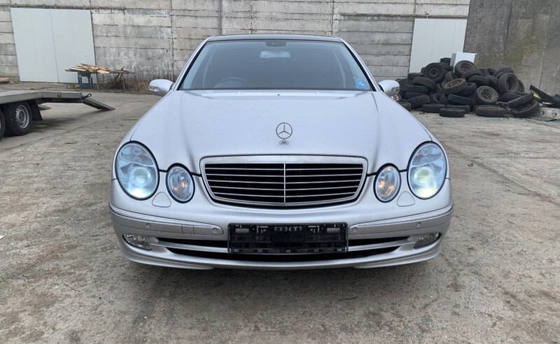 Бампер передний Mercedes E-Class 2004 г.  3.2 л дизель Черновцы