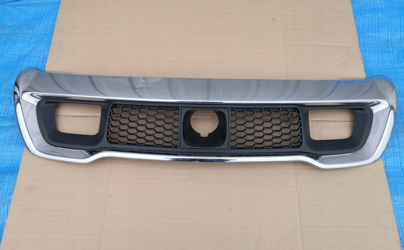 Накладка бампера переднего (хром) Jeep Grand Cherokee 2014 г.  3.0 л дизель Черкассы