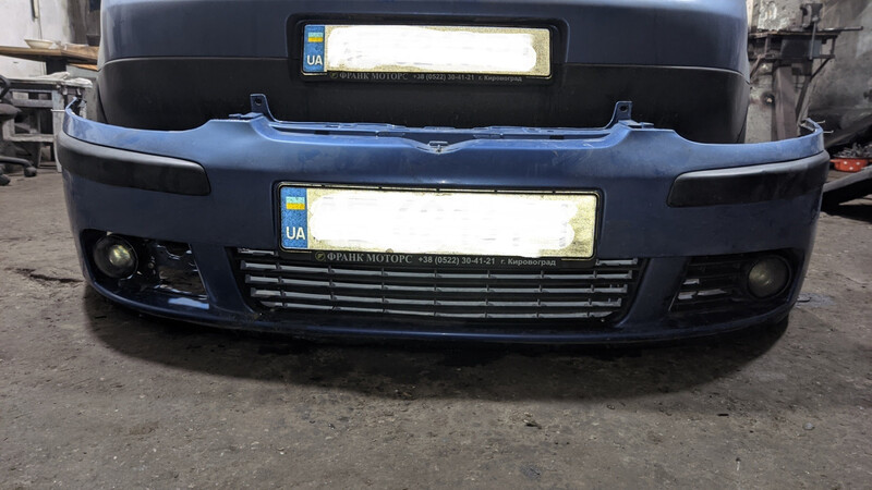Бампер передній Volkswagen Golf 5 хетчбек 2004 р.  1.6 л бензин Дніпро