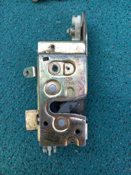 Передній лівий замок на двері водійські Ford Mondeo  1993 хэтчбек 1.6 Бензин Буча