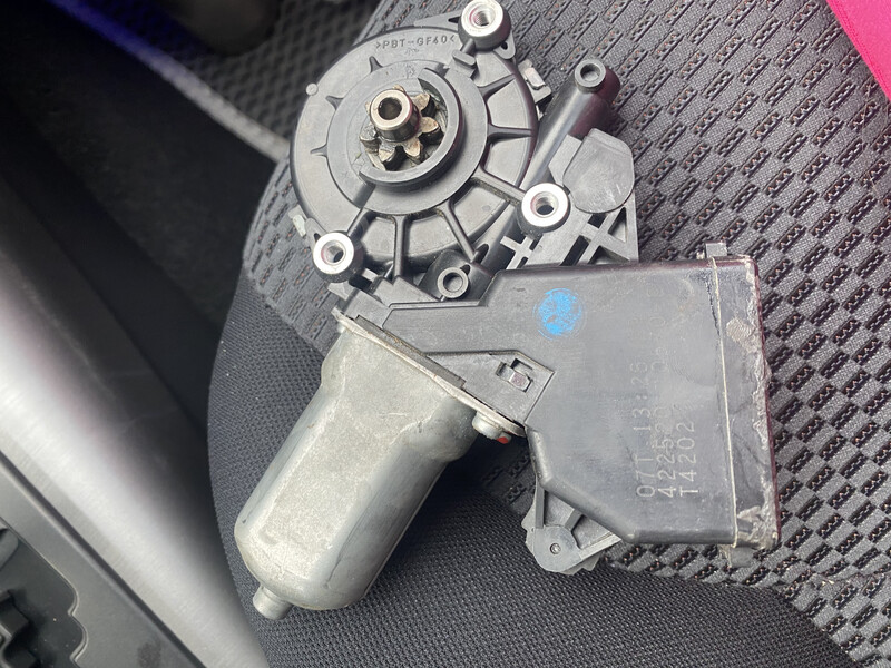 Моторчик на стеклоподьемник Toyota RAV4  2008 2.0 Бензин 