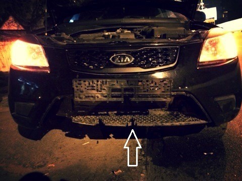 Решетка бампера 865611G000   Kia Rio