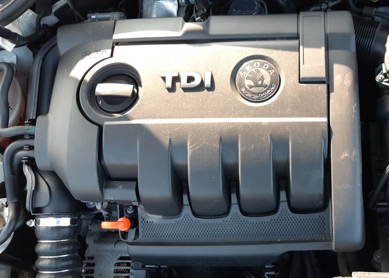 Кришка двигуна Skoda Superb 2 2009 р.  Миколаїв