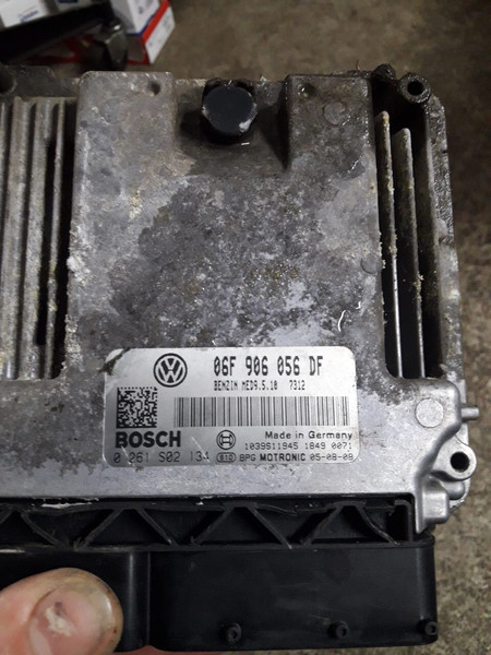 Электронный блок управления двигателем 0 261 S02 134   Volkswagen Passat