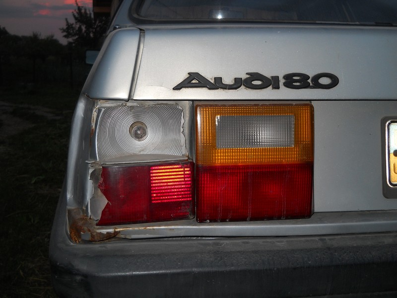 Ліхтар вказівника повороту задній Audi 80  1986 1.6 Бензин 