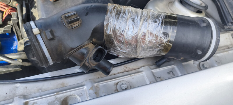 Патрубок повітряного фільтра 1J0129684G   Skoda Octavia, Volkswagen Bora, Volkswagen Golf
