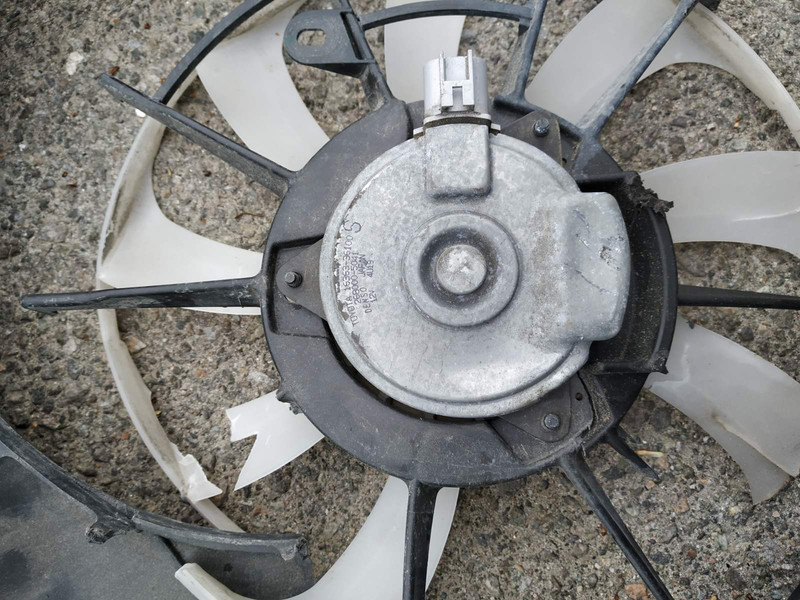 Вентилятор радиатора Toyota RAV4 2017 г.  2.5 л бензин Киев