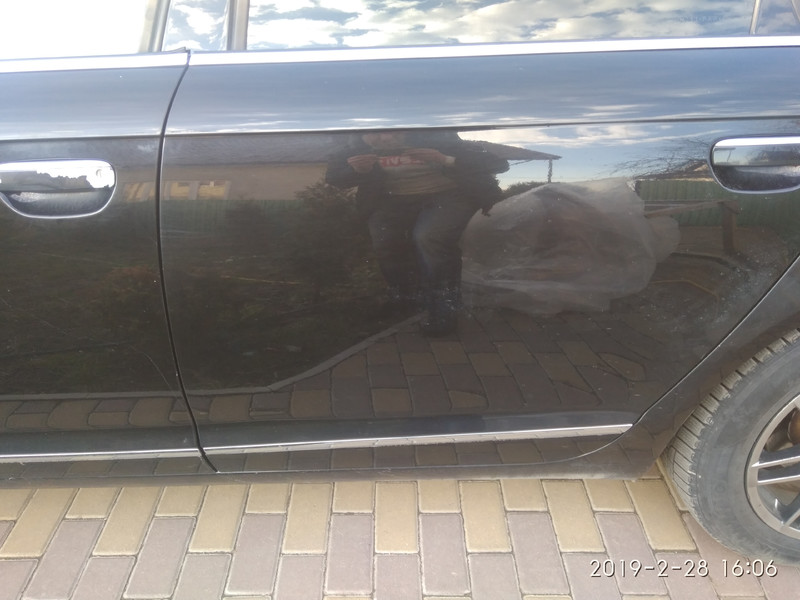 Молдинг двери (никилированый) Audi A6 С6 универсал 2011 г.  2.0 л дизель Снятин