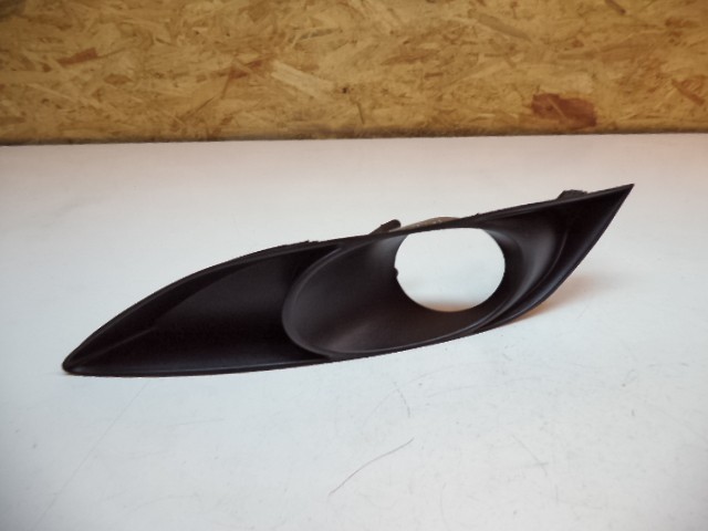 Решетка левой противотуманки Toyota Auris  2008 хэтчбек 1.6 Бензин Одесса