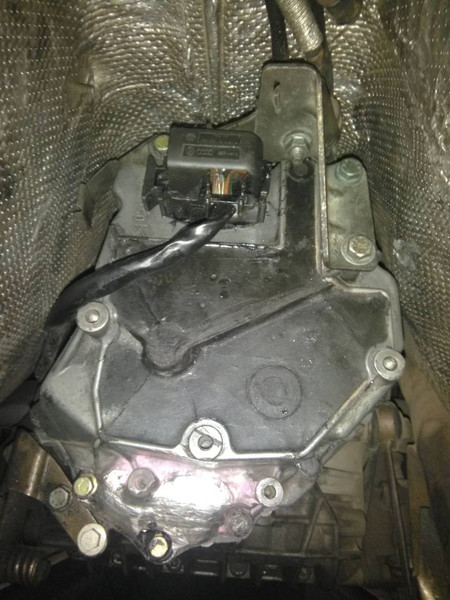 Крышка на акпп вариатор Audi A6 C5 2000 р.  2.4 л бензин Полтава