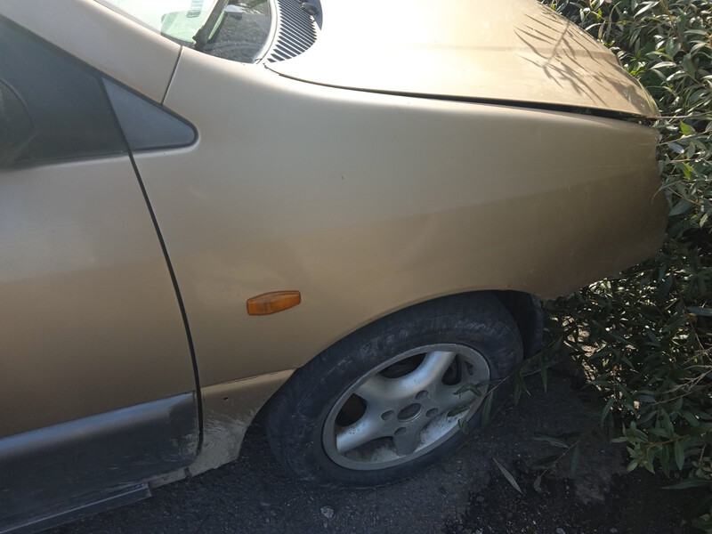 Ліве крило Kia Carens  2001 1.8 Бензин Ковель