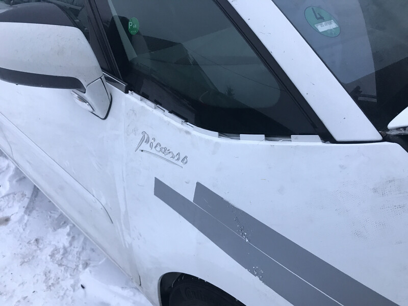 Молдинг крыла Citroen Grand C4 Picasso  2012 2.0 Дизель Дубно