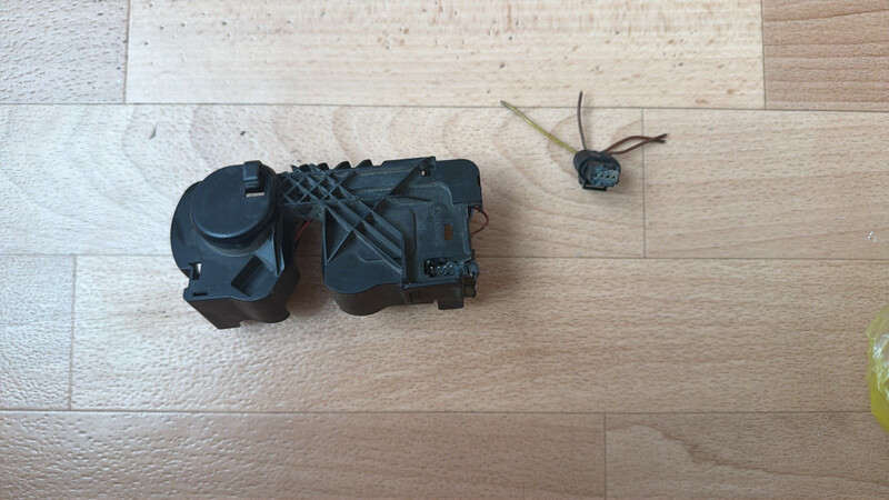 Датчик відкриття капоту Infiniti QX30  2018 2.0 Бензин Киев