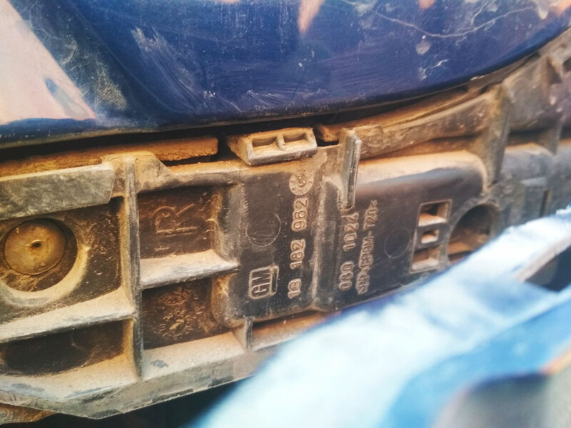 Кронштейн бампера правый передний Opel Vectra C  2006 2.2 Бензин Херсон