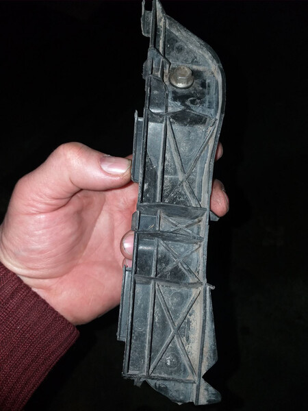 Кронштейн переднего бампера, левый Toyota Avensis  2005 1.8 Бензин 