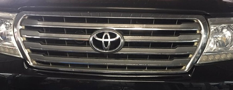 Решетка радиатора Toyota Land Cruiser 200 2013 г.  4.5 л дизель Черновцы