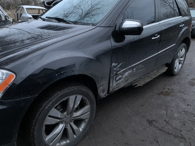Крыло переднее левое Mercedes M-Class W164 2010 г.  3.5 л бензин Киев