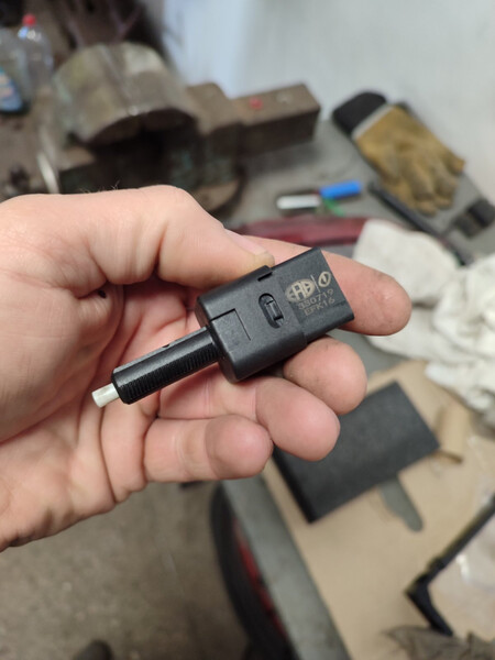 Выключатель стоп-сигнала Nissan Rogue  2007 Киев