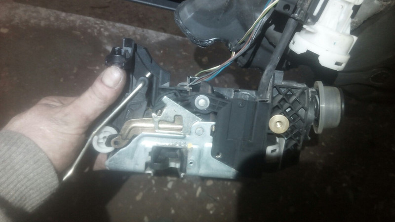 Замок водительской двери A2207206935   Mercedes C-Class, Mercedes S-Class