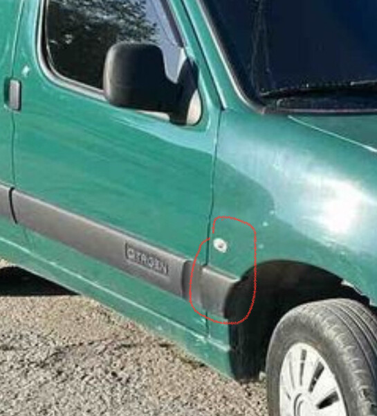 Молдинг крыла Citroen Berlingo  2004 2.0 Дизель Изяслав
