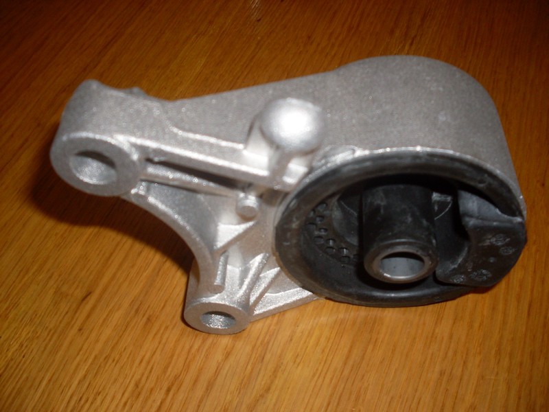 Подушка двигателя 80004417   Opel Zafira