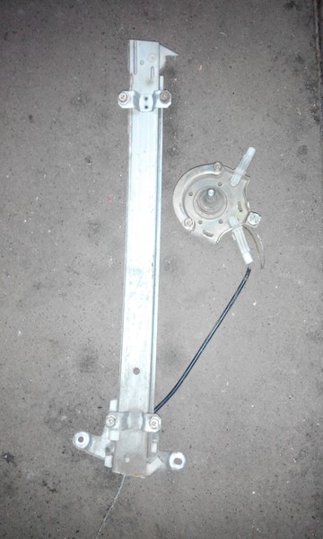 Стеклоподъемник водительской двери Nissan Sunny B12  1987 хэтчбек 1.6 Бензин Краматорск