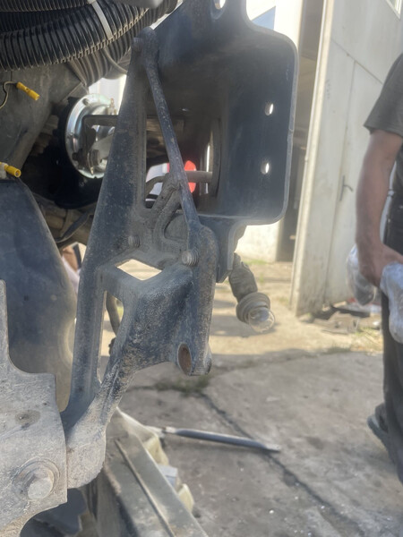 Кронштейн подножки левый Mercedes-Benz Axor  2008 7.2 Дизель Одеса