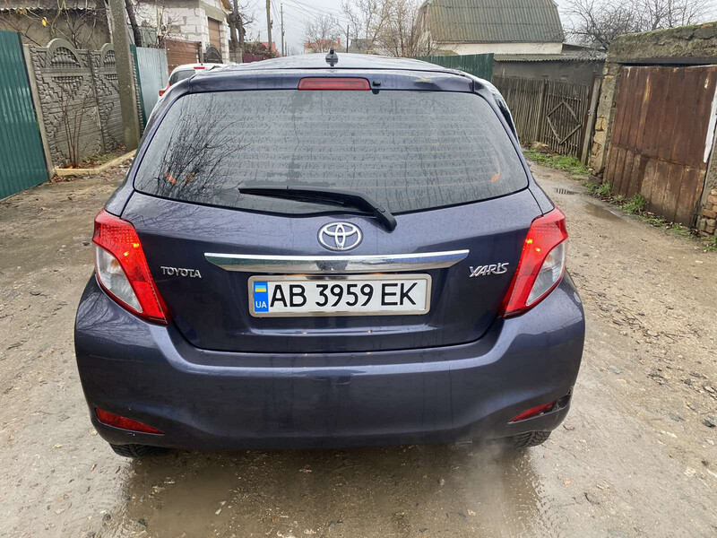 Зеркало левое и правое Toyota Yaris  2011 хэтчбек 1.3 Бензин Киев