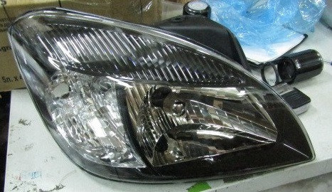 Фара передняя правая Kia Rio Рестайл (чёрные фары) хэтчбек 2011 г.  1.4 л бензин Киев