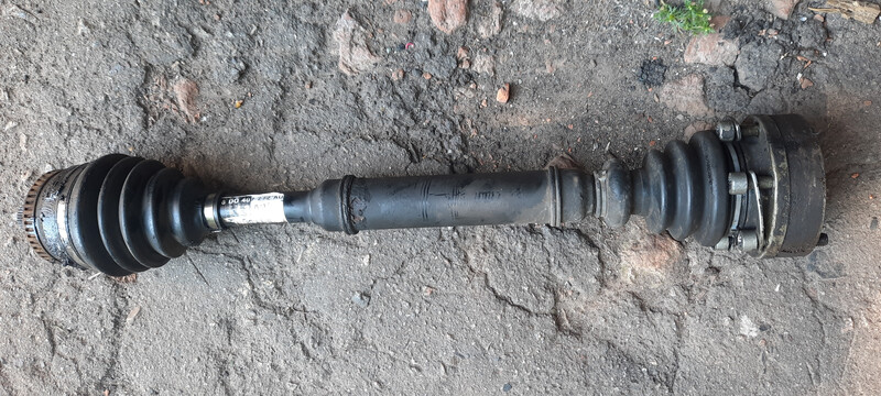 Піввісь права Volkswagen Passat B5  2000 1.8 Бензин 