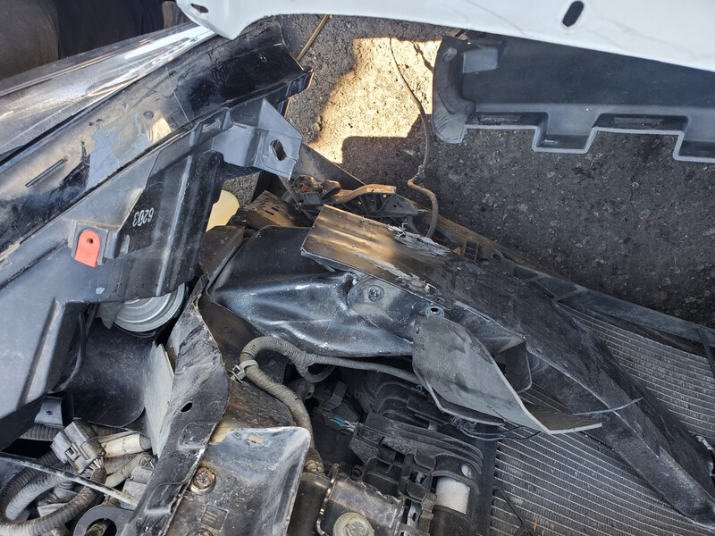 Крепление усилителя бампера Chevrolet Malibu  2013 2.0 Бензин Киев