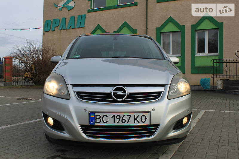 Губа переднего бампера Opel Zafira В 2010 1.7 Дизель Ровно
