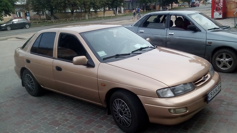 Передний поворотник Kia Sephia  1996 хэтчбек 1.5 Бензин Чернигов