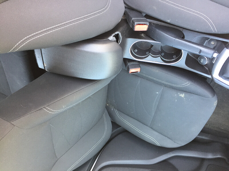Центральная консоль с подлокотником Ford Fiesta MK7  2016 хэтчбек 1.6 Бензин Киев