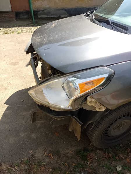 Стекло фары Nissan Versa  2018 1.6 Бензин Черновцы