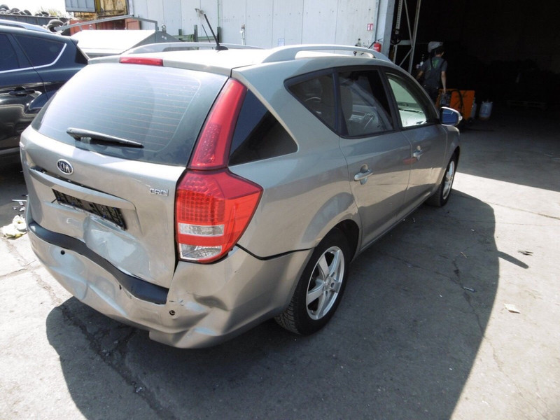Усилитель заднего бампера Kia Cee`d универсал 2011 г.  1.6 л дизель Черкассы
